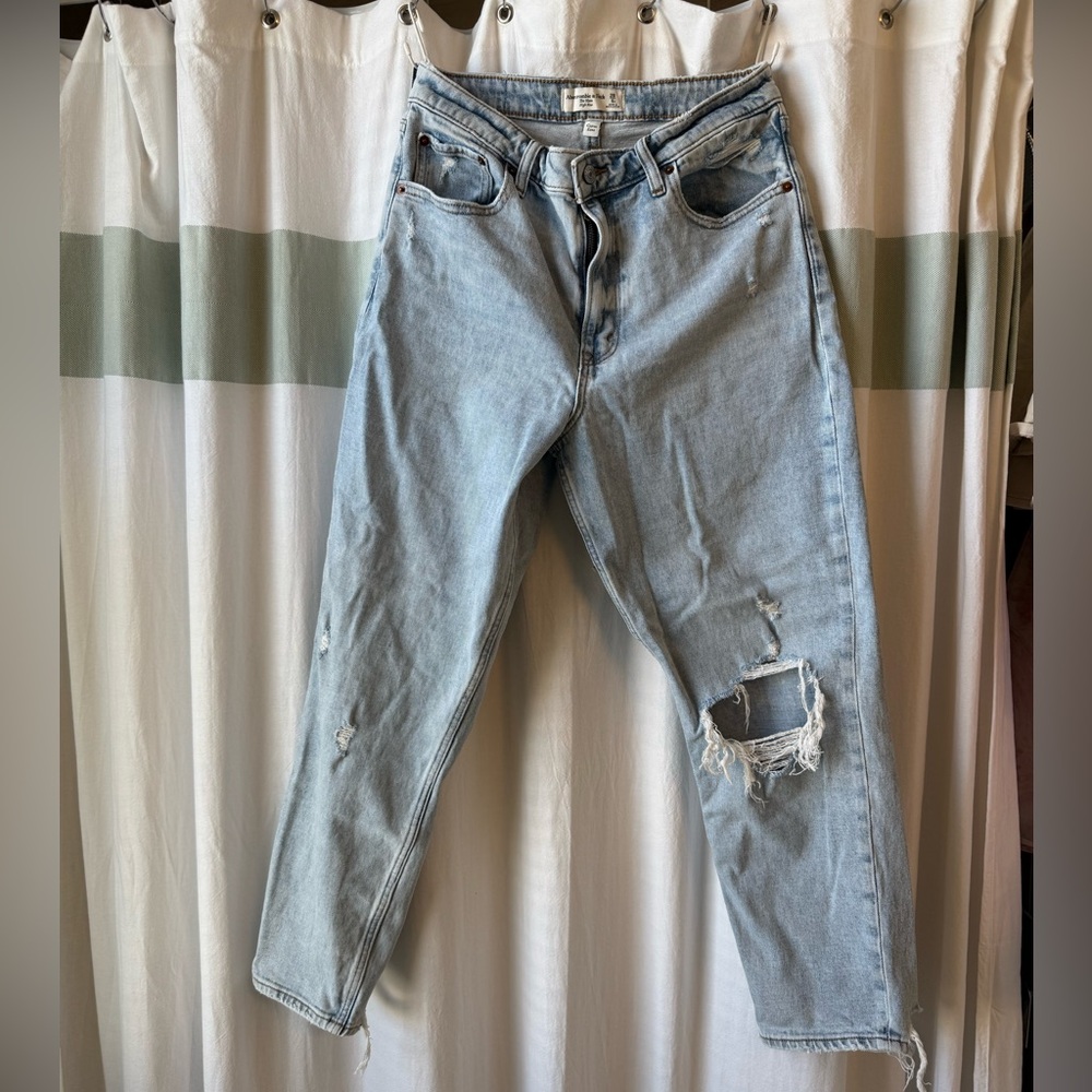 Abercrombie & Fitch The Mom High Rise Curve Love Distressed Cropped Ankle Jeans